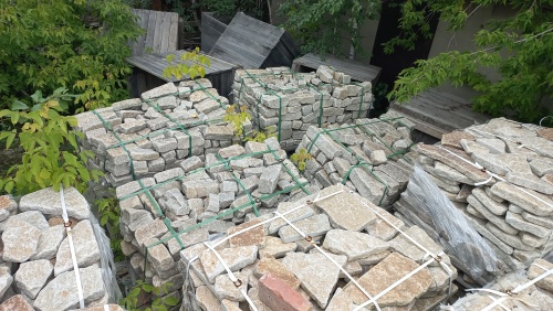 Гранитный плитняк галтованный для мощения купить в Волчанске