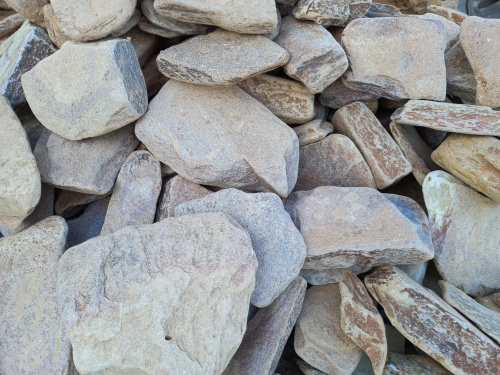 Златолит жёлтый, жёлто-зелёный глыбки и валуны для ланшафтного дизайна купить в Волчанске