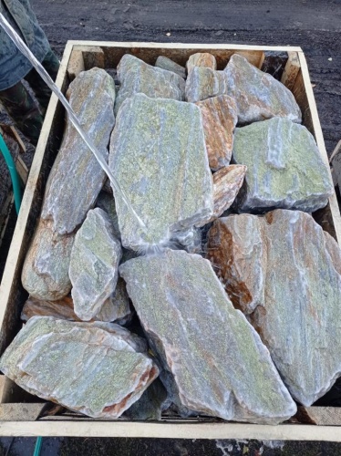 Златолит жёлтый, жёлто-зелёный глыбки и валуны для ланшафтного дизайна купить в Волчанске