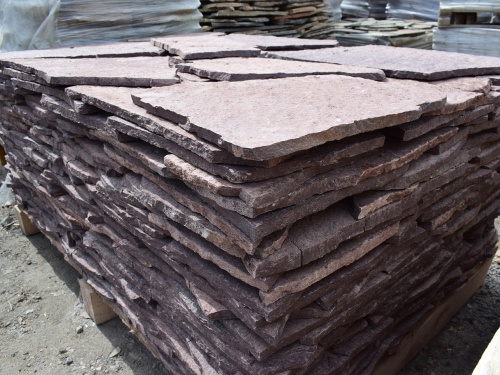 Плитняк лемезит бордовый для облицовки цоколя 20-25 мм  купить в Волчанске