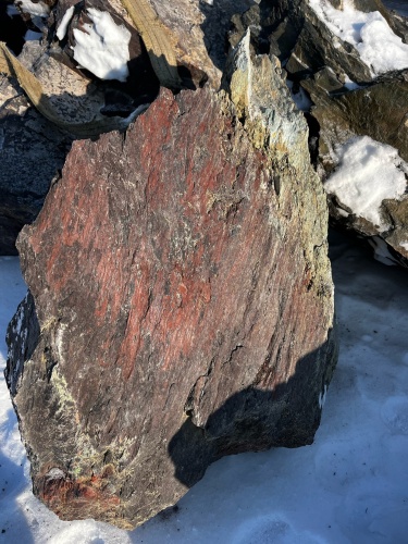 Ландшафтные глыбы красно-фиолетовые 200-1000 килограмм купить в Волчанске