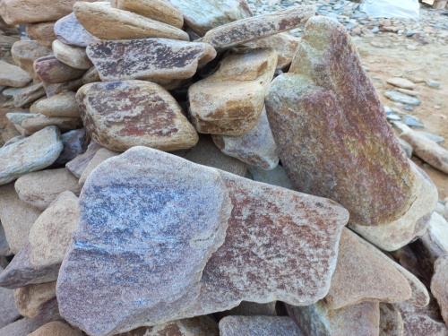 Златолит жёлтый, жёлто-зелёный глыбки и валуны для ланшафтного дизайна купить в Волчанске