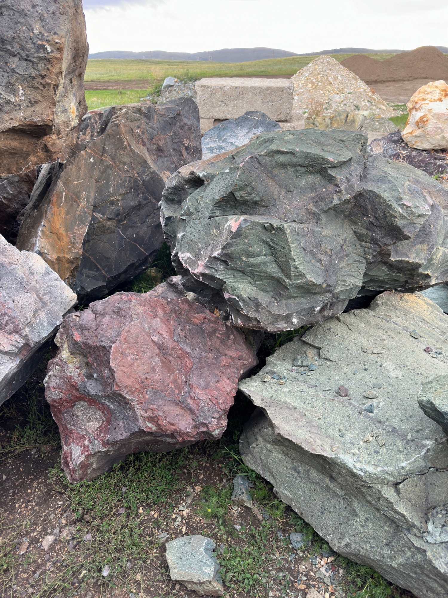 Камни для ландшафтного дизайна зелёные 10-60 килограмм купить в Волчанске