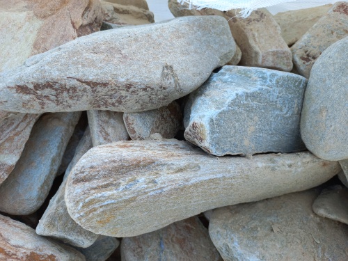 Златолит жёлтый, жёлто-зелёный глыбки и валуны для ланшафтного дизайна купить в Волчанске