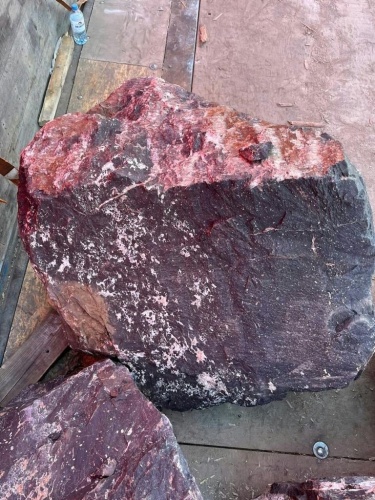 Камни для ландшафтного дизайна красно-фиолетовые 10-60 килограмм купить в Волчанске