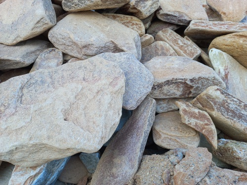 Златолит жёлтый, жёлто-зелёный глыбки и валуны для ланшафтного дизайна купить в Волчанске