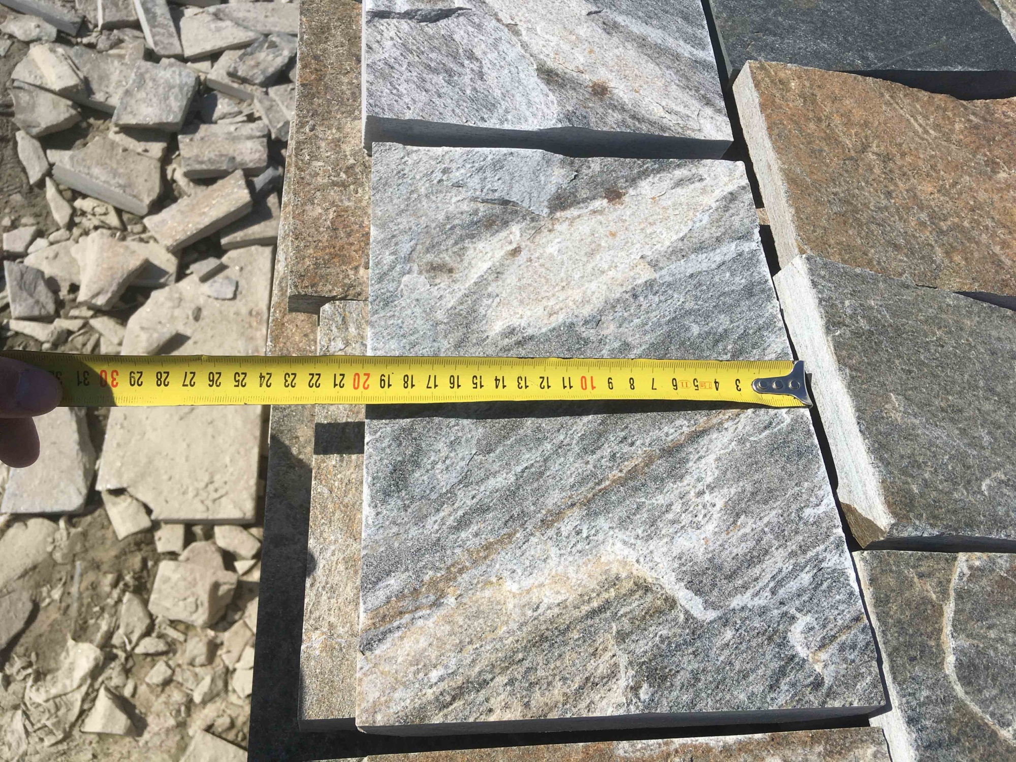 Плитка пилёная златолит Уральский для цоколя, отмостки купить в Волчанске