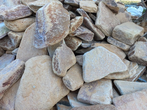 Златолит жёлтый, жёлто-зелёный глыбки и валуны для ланшафтного дизайна купить в Волчанске