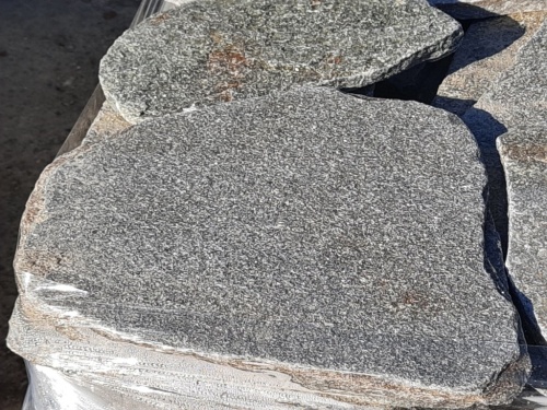 Златолит серебристый галтованный для лестниц купить в Волчанске