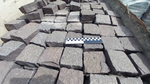 Лемезит колотая брусчатка 10 * 10 см. для парковки купить в Волчанске