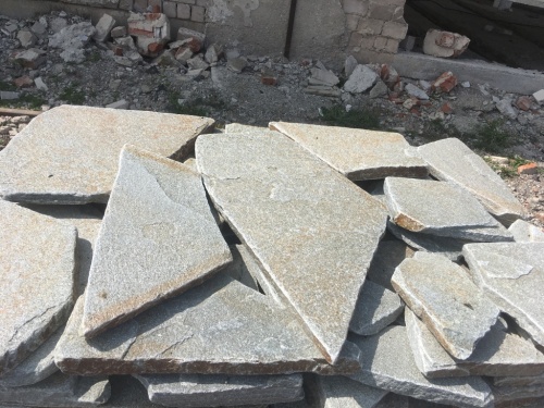 Златолит серебристый галтованный для лестниц купить в Волчанске