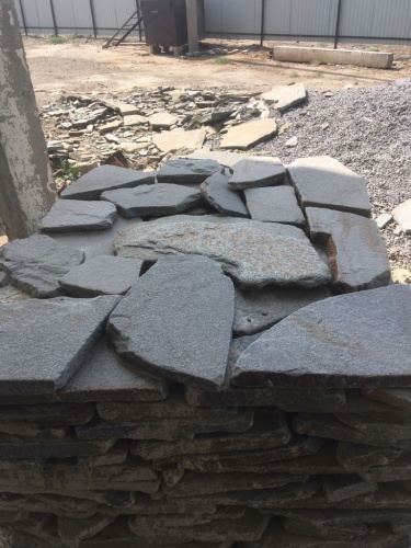 Златолит серебристый галтованный для лестниц купить в Волчанске